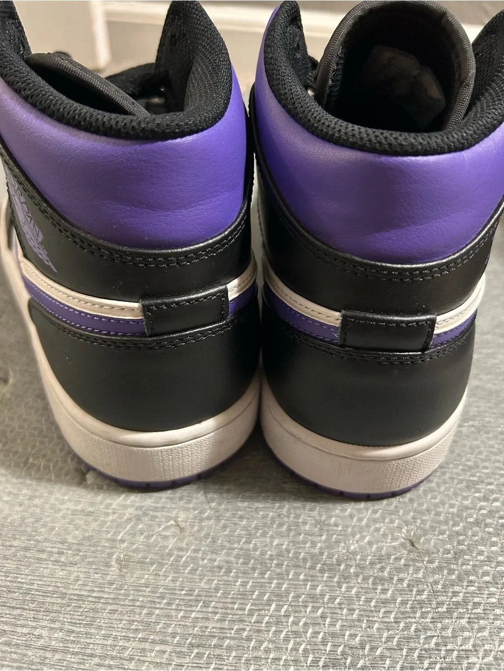 🔥 Nike Air Jordan 1 Mid Dark Iris — Men’s Size 9